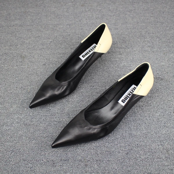 Modest / Simple White Casual Pumps 2019 Leather 4 cm Stiletto Heels Low Heel Pointed Toe Pumps