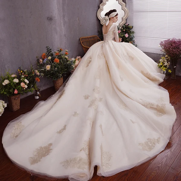 Charmant Champagner Brautkleider / Hochzeitskleider Ballkleid 2019 Tiefer V-Ausschnitt Perlenstickerei Quaste Perle Spitze Blumen Pailletten Kurze Ärmel Rückenfreies Königliche Schleppe