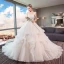 Schöne Ivory / Creme Brautkleider / Hochzeitskleider 2019 A Linie Spaghettiträger Perlenstickerei Spitze Blumen Ärmellos Rückenfreies Fallende Rüsche Kathedrale Schleppe