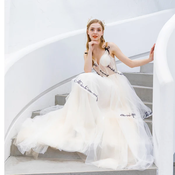 Modern / Fashion Champagne Evening Dresses 2019 A-Line / Princess Spaghetti Straps Bow Sleeveless Backless Sweep Train Formal Dresses