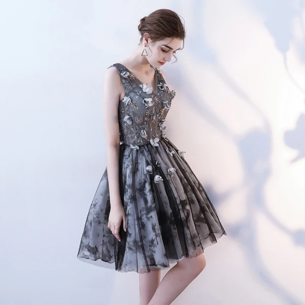 Chic / Belle Gris Robe De Cocktail 2019 Princesse V-Cou Paillettes Appliques Cristal En Dentelle Fleur Courte Sans Manches Dos Nu Robe De Ceremonie