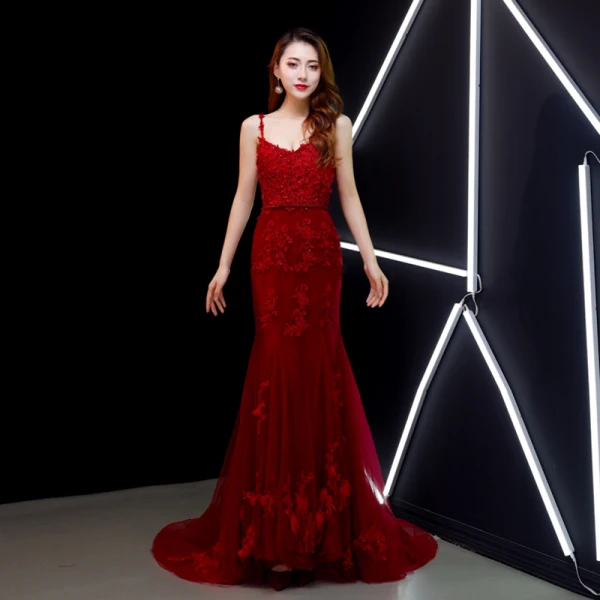 Charmant Bordeaux Robe De Soirée 2019 Trompette / Sirène Bretelles Spaghetti Cristal Appliques En Dentelle Fleur Sans Manches Dos Nu Train De Balayage Robe De Ceremonie