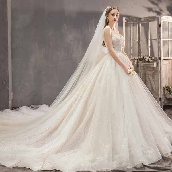 Fabuleux Champagne Robe De Mariée 2019 Princesse Bustier Perlage Paillettes Sans Manches Dos Nu Appliques Noeud Royal Train