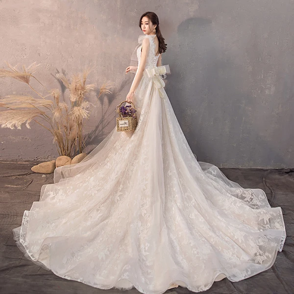 Élégant Champagne Robe De Mariée 2019 Princesse V-Cou Perlage Paillettes En Dentelle Fleur Sans Manches Dos Nu Noeud Chapel Train