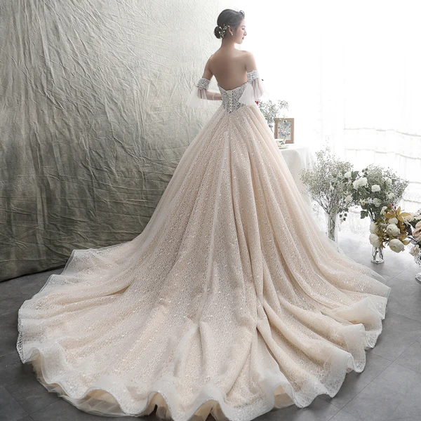 Stilig Champagne Bröllopsklänningar 2019 Prinsessa Av Axeln Beading Spets Blomma Ärmlös Halterneck Chapel Train
