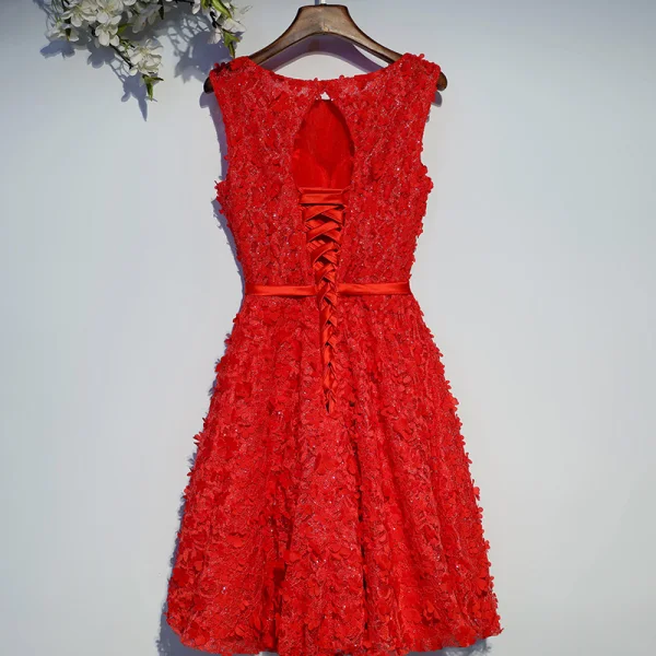 Chic / Belle Rouge Robe De Ceremonie Robe De Soirée 2017 En Dentelle Fleur Paillettes Noeud Fleurs Artificielles Bretelles croisées Mi-Longues Encolure Dégagée Princesse Sans Manches