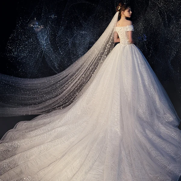 Chic Ivoire Robe De Mariée 2019 Princesse De l'épaule Perlage Perle Étoile En Dentelle Fleur Paillettes Manches Courtes Dos Nu Cathedral Train