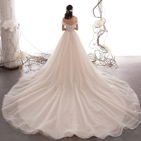 Chic Champagne Robe De Mariée 2019 Princesse De l'épaule Perlage Perle En Dentelle Fleur Manches Courtes Dos Nu Cathedral Train