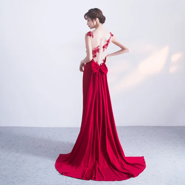 Chic / Belle Bordeaux Robe De Soirée 2018 Trompette / Sirène En Dentelle Appliques Noeud Encolure Dégagée Sans Manches Train De Balayage Robe De Ceremonie