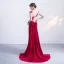 Chic / Belle Bordeaux Robe De Soirée 2018 Trompette / Sirène En Dentelle Appliques Noeud Encolure Dégagée Sans Manches Train De Balayage Robe De Ceremonie