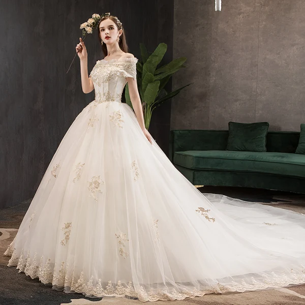 Élégant Champagne Robe De Mariée 2019 Princesse De l'épaule Perle Paillettes En Dentelle Fleur Manches Courtes Chapel Train