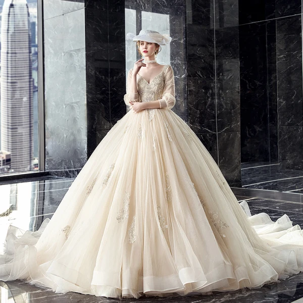 Luxe Champagne Robe De Mariée 2019 Princesse V-Cou Perlage Paillettes En Dentelle Fleur 3/4 Manches Dos Nu Cathedral Train