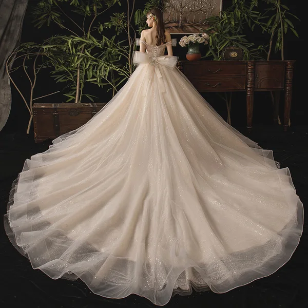 Luxe Champagne Robe De Mariée 2019 Princesse De l'épaule Perlage Paillettes Appliques En Dentelle Fleur Sans Manches Dos Nu Noeud Cathedral Train