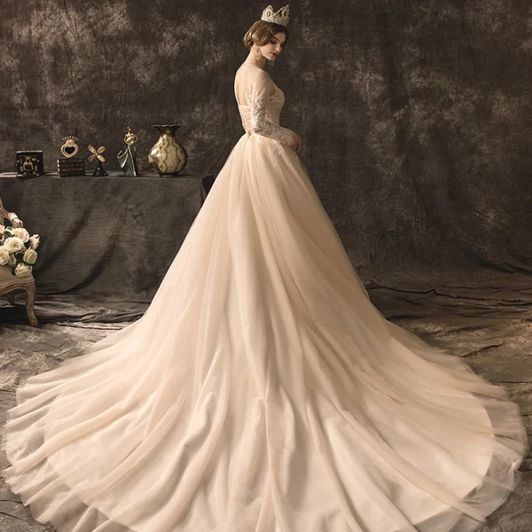 Élégant Champagne Robe De Mariée 2019 Princesse Encolure Dégagée En Dentelle Fleur Manches Longues Dos Nu Chapel Train