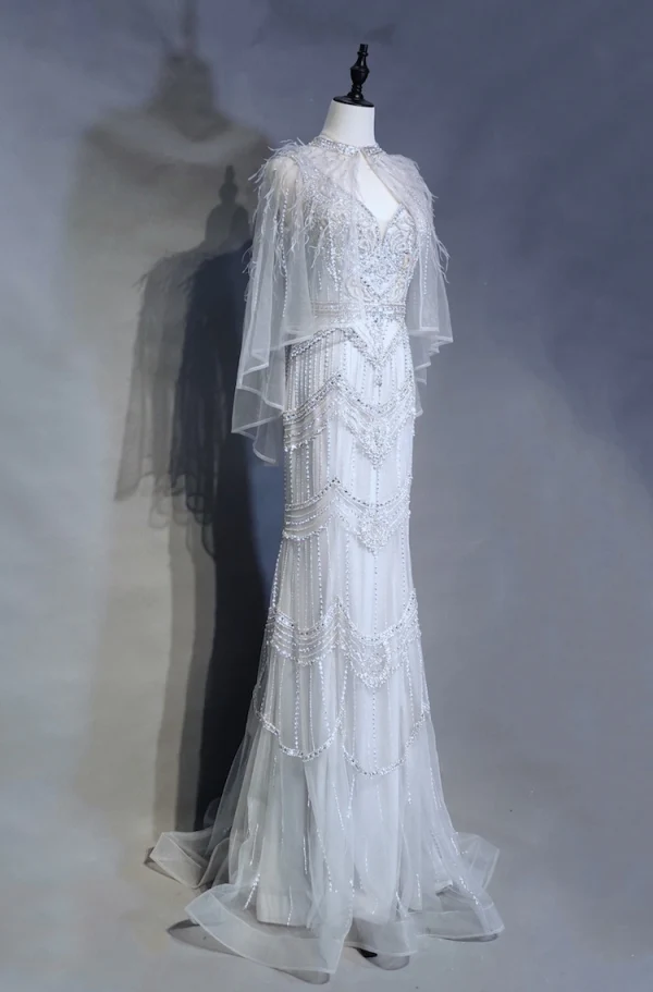 High End Silber Abendkleider 2019 Meerjungfrau V-Ausschnitt Handgefertigt Perlenstickerei Kristall Perle Strass Ärmellos Rückenfreies Sweep / Pinsel Zug Festliche Kleider