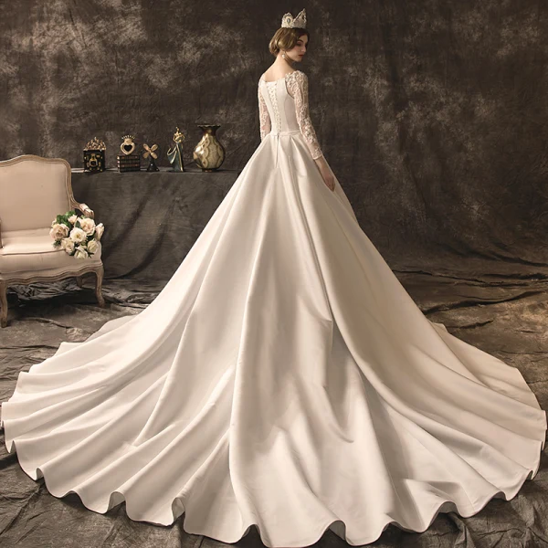 Élégant Ivoire Robe De Mariée 2019 Princesse Encolure Dégagée Noeud En Dentelle Fleur Manches Longues Dos Nu Cathedral Train
