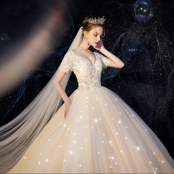 High-end Champagne Bröllopsklänningar 2019 Prinsessa V-Hals Beading Paljetter Spets Blomma Korta ärm Halterneck Cathedral Train