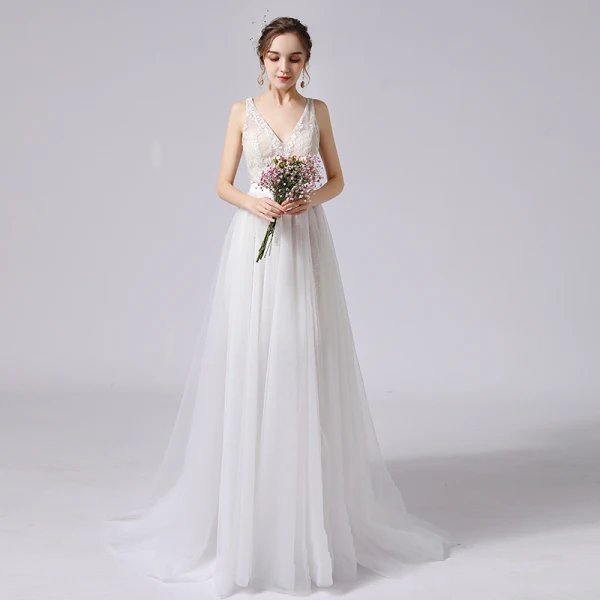 Schlicht Champagner Brautkleider / Hochzeitskleider 2021 A Linie V-Ausschnitt Ärmellos Rückenfreies Spitze Blumen Sweep / Pinsel Zug Hochzeit