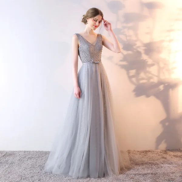 Elegant Grey Evening Dresses 2019 A-Line / Princess V-Neck Bow Pearl Lace Flower Sleeveless Backless Floor-Length / Long Formal Dresses