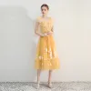 Chic / Beautiful Yellow Homecoming Graduation Dresses 2019 A-Line / Princess Square Neckline Lace Flower Sleeveless Backless Tea-length Formal Dresses