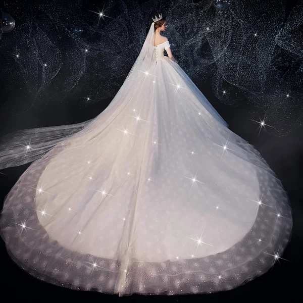Charmant Ivoire Robe De Mariée 2019 Robe Boule De l'épaule Perlage Paillettes Manches Courtes Dos Nu Cathedral Train