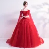 Abordable Rouge Robe De Mariée 2019 Princesse De l'épaule Perlage Paillettes Appliques En Dentelle Fleur Manches Courtes Dos Nu Watteau Train