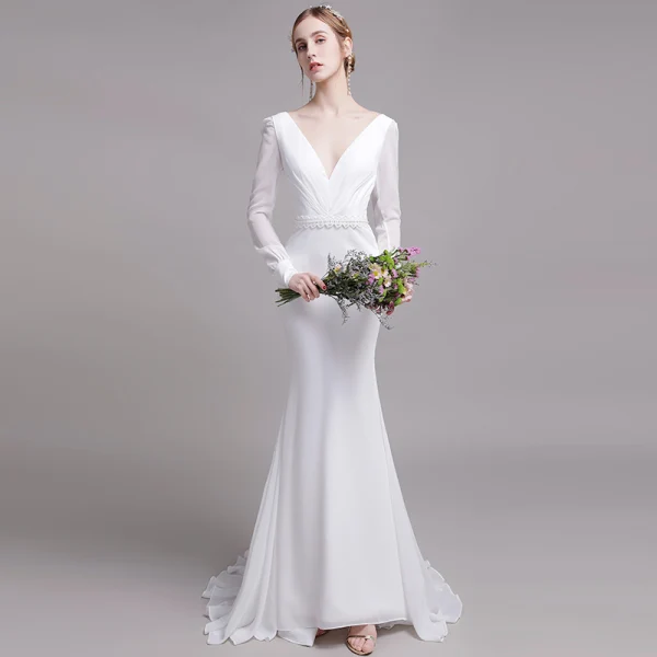 Charmant Couleur Unie Blanche Plage Robe De Mariée 2019 Trompette / Sirène V-Cou Perle En Dentelle Fleur Ceinture Manches Longues Dos Nu Train De Balayage