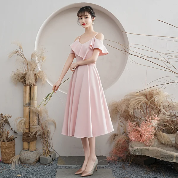 Simple Rougissant Rose de retour Robe De Graduation 2021 Princesse Bretelles Spaghetti Manches Courtes Dos Nu Thé Longueur Robe De Ceremonie