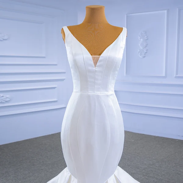 Haut de Gamme Ivoire Volants en Cascade Satin Robe De Mariée 2021 Trompette / Sirène V-Cou Sans Manches Dos Nu Tribunal Train Mariage