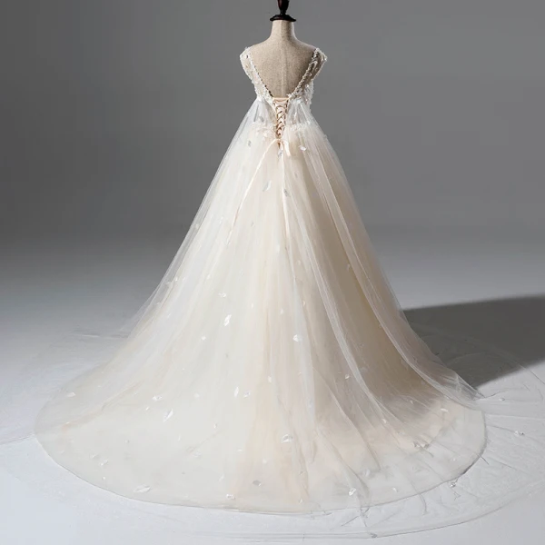 Romantic A-Line / Princess Champagne Tulle Wedding Dresses 2017 Appliques Lace Flower Backless Court Train Sleeveless