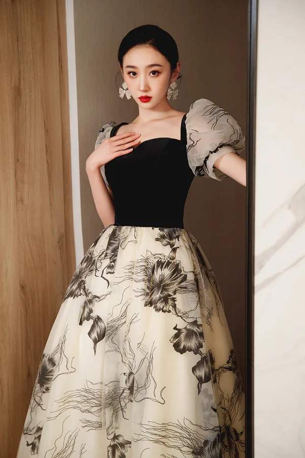 Élégant Noire Robe De Bal 2023 Princesse Encolure Carrée Manches Courtes Dos Nu Longue Robe De Ceremonie