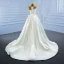 Hohes Niedriges Elegante Ivory / Creme Satin Perle Brautkleider / Hochzeitskleider 2021 A Linie Rundhalsausschnitt Perlenstickerei Pailletten Ärmellos Rückenfreies Hof-Schleppe Hochzeit