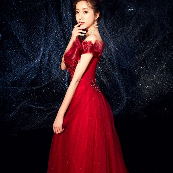 Charmant Bordeaux Robe De Soirée 2019 Princesse De l'épaule Perlage Paillettes Cristal Appliques En Dentelle Fleur Manches Courtes Dos Nu Longue Robe De Ceremonie