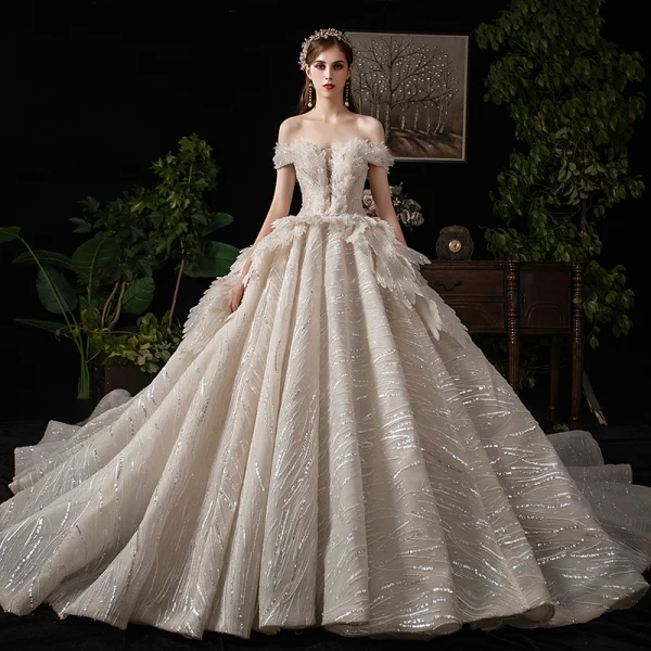 Luxe Champagne Robe De Mariée 2019 Robe Boule De l'épaule Perlage Paillettes Manches Courtes Dos Nu Royal Train