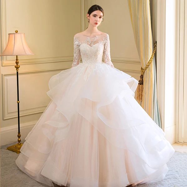Élégant Champagne Robe De Mariée 2018 Robe Boule Appliques Volants en Cascade Encolure Dégagée 1/2 Manches Dos Nu Cathedral Train Mariage