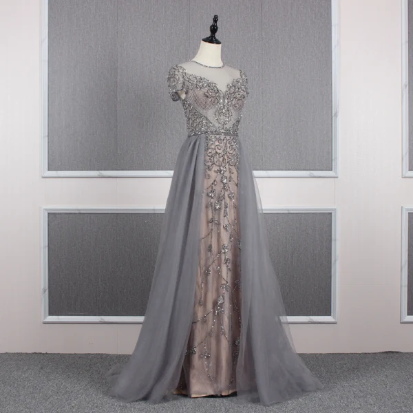 High End Grau Abendkleider 2019 A Linie Rundhalsausschnitt Handgefertigt Perlenstickerei Kristall Strass Kurze Ärmel Sweep / Pinsel Zug Festliche Kleider