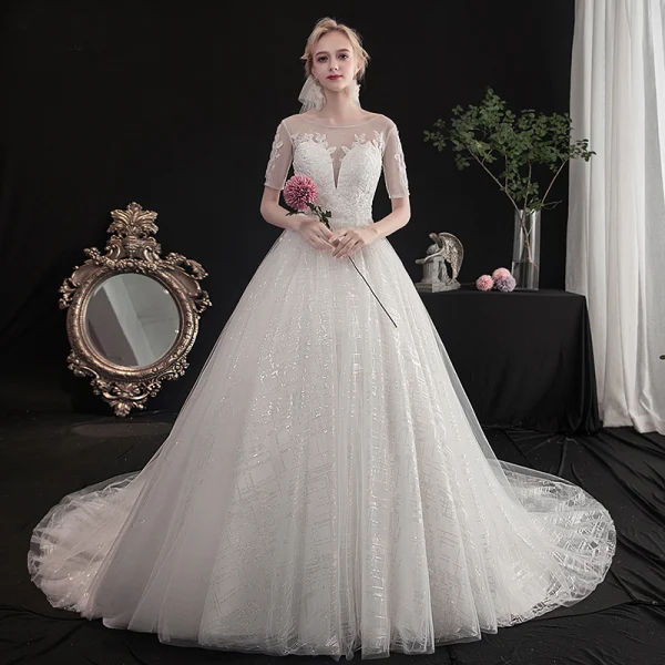 Élégant Ivoire Robe De Mariée 2019 Princesse Encolure Dégagée Perlage Paillettes En Dentelle Fleur Manches Courtes Dos Nu Cathedral Train