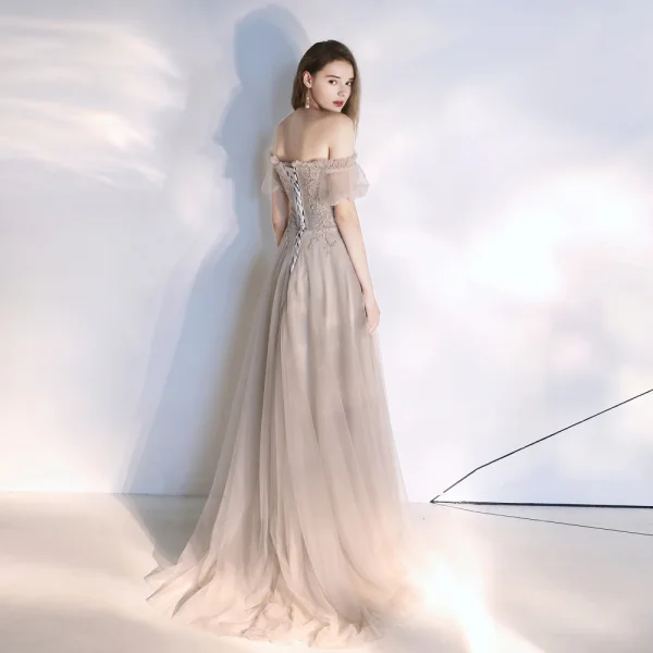 Classique Beige Robe De Soirée 2020 Princesse De l'épaule Perlage En Dentelle Paillettes Manches Courtes Dos Nu Train De Balayage Robe De Ceremonie