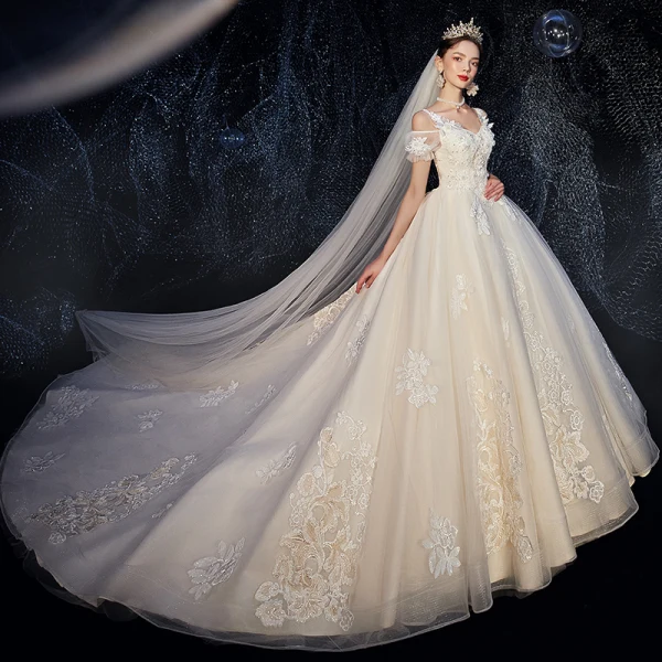 Luxe Champagne Robe De Mariée 2020 Princesse Encolure Carrée En Dentelle Fleur Appliques Faux Diamant Perle Sans Manches Dos Nu Royal Train