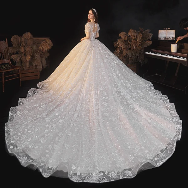 Victorian Style Ivory Lace Flower Wedding Dresses 2021 V-Neck Short Sleeve Backless Royal Train Wedding