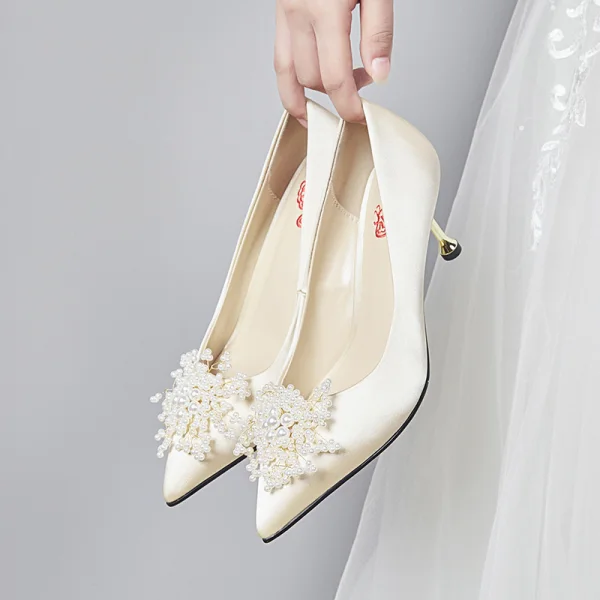 Elegancka Czerwone Buty Ślubne 2020 Satyna Perła 6 cm Szpilki Szpiczaste Ślub Czółenka