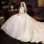 Vintage / Originale Médiévale Ivoire Robe De Mariée 2021 Robe Boule Encolure Dégagée Perlage Perle Paillettes En Dentelle Fleur 3/4 Manches Noeud Dos Nu Royal Train Mariage