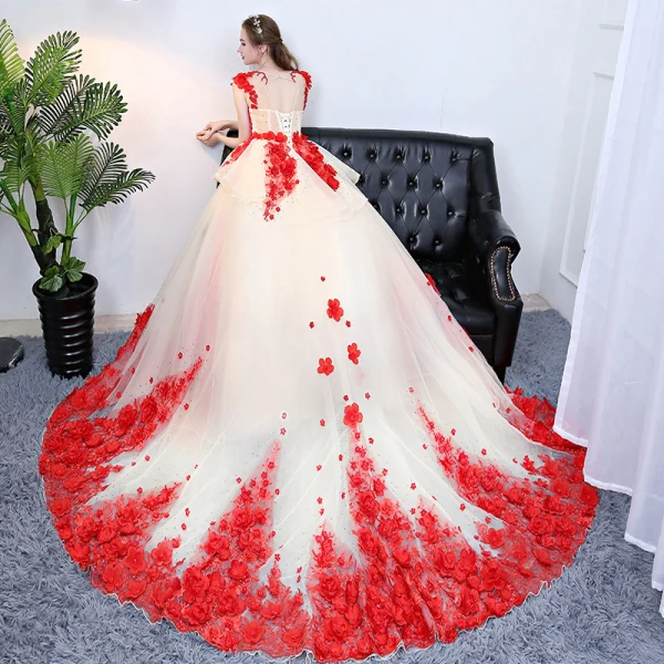 Stunning Champagne Red Prom Dresses 2018 Ball Gown Appliques Beading Scoop Neck Backless Sleeveless Chapel Train Formal Dresses