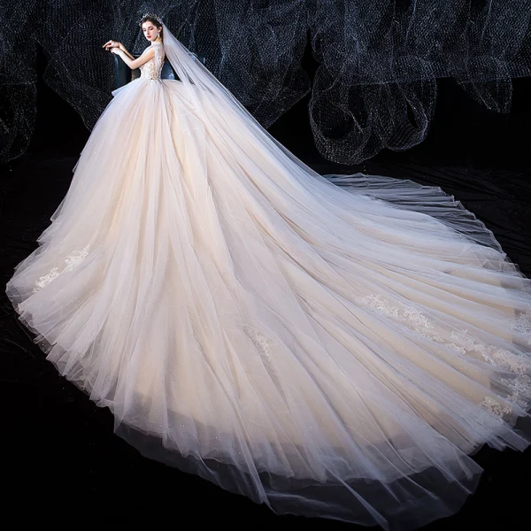 Haut de Gamme Ivoire Robe De Mariée 2020 Robe Boule Encolure Dégagée Perlage En Dentelle Fleur Sans Manches Dos Nu Royal Train