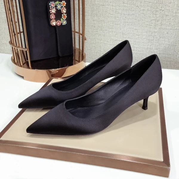 Simple Champagne Talon Bas Demoiselle D'honneur Escarpins 2020 Satin 5 cm / 2 inch Talons Aiguilles À Bout Pointu Escarpins