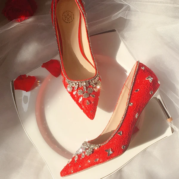 Sjarmerende Elfenben Brudesko 2020 Lær Blonder Rhinestone 7 cm Stiletthæler Spisse Bryllup Pumps