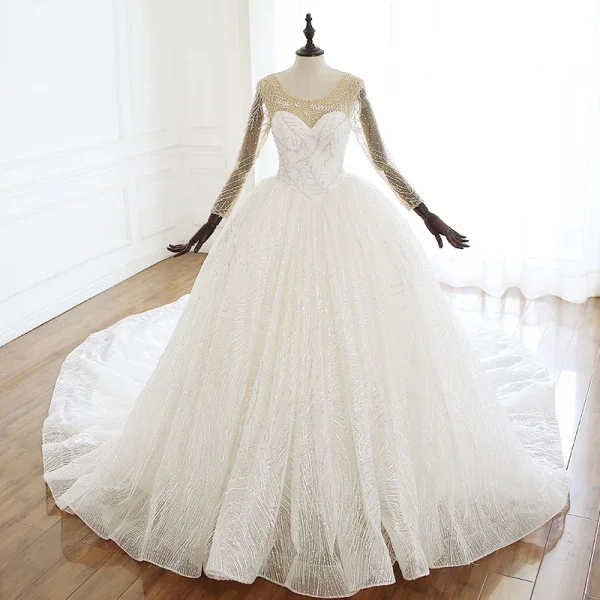 Luxe Ivoire Robe De Mariée 2020 Robe Boule Encolure Dégagée Perlage En Dentelle Faux Diamant Paillettes Manches Longues Dos Nu Cathedral Train