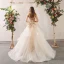 Charmant Champagne Robe De Mariée 2020 Princesse Bretelles Spaghetti Perlage Paillettes En Dentelle Fleur Sans Manches Dos Nu Noeud Volants en Cascade Tribunal Train