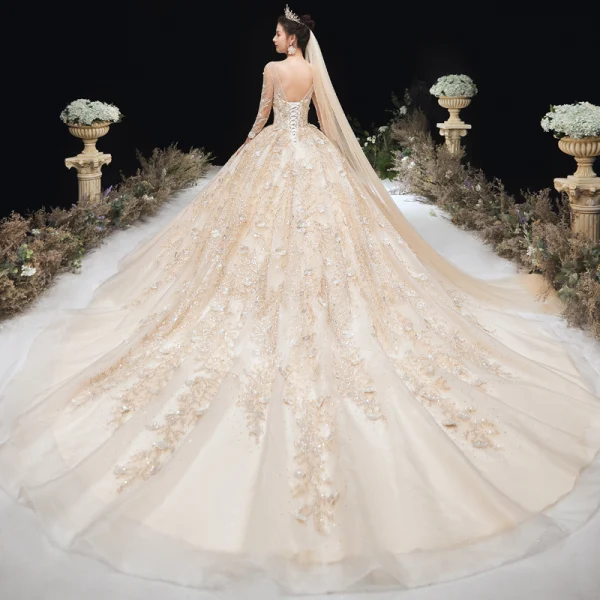 Haut de Gamme Champagne Robe De Mariée 2020 Princesse Encolure Dégagée Perlage Faux Diamant En Dentelle Fleur Manches Longues Dos Nu Cathedral Train