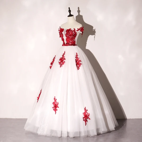 Élégant Ivoire Robe De Bal 2020 Robe Boule De l'épaule Rouge Appliques En Dentelle Fleur Noeud Faux Diamant Sans Manches Dos Nu Longue Robe De Ceremonie